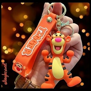 🆕DISNEY'S OFFICIALLY LICENSED TIGGER  KEYCHAIN *PRICE IS FIRM*